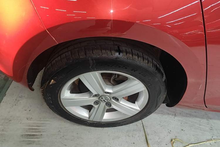 Used Volkswagen Golf 2017 230TSI Automatic Comfort Edition – Celebrating Milestone of One Million Units Right Rear Wheel Hub