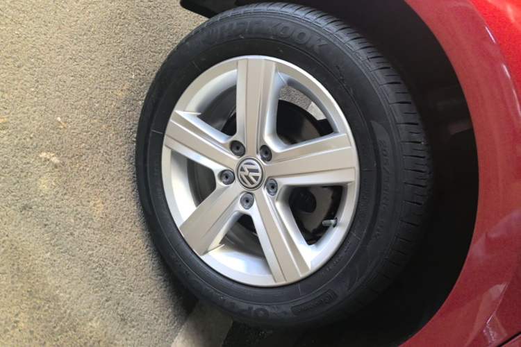 Used Volkswagen Golf 2017 230TSI Automatic Comfort Edition – Celebrating Milestone of One Million Units Right Rear Wheel Hub