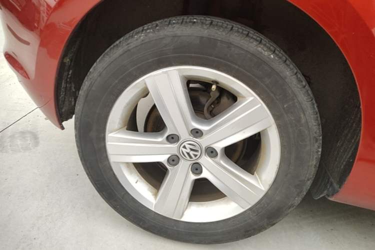 Used Volkswagen Golf 2017 1.6L Automatic Comfort Million-Vehicle Anniversary Edition Right Rear Wheel Hub