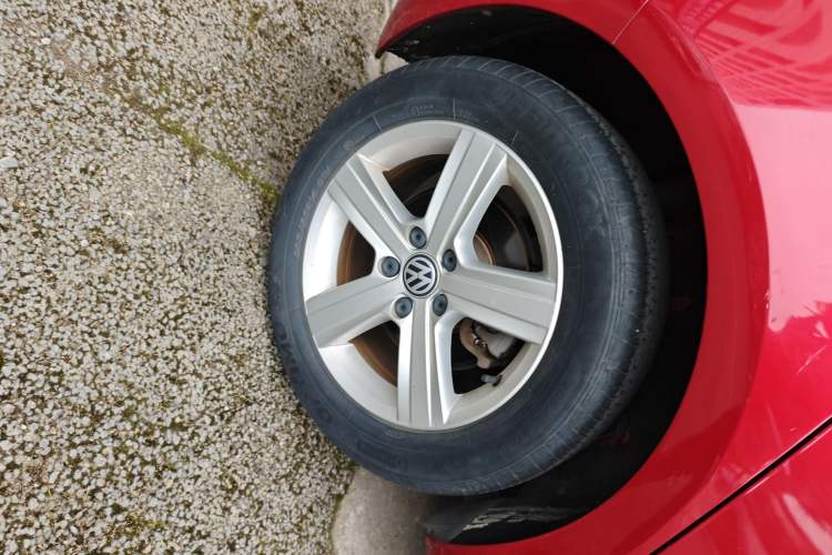 Used Volkswagen Golf 2017 230TSI Automatic Comfort Edition – Celebrating Milestone of One Million Units Right Rear Wheel Hub
