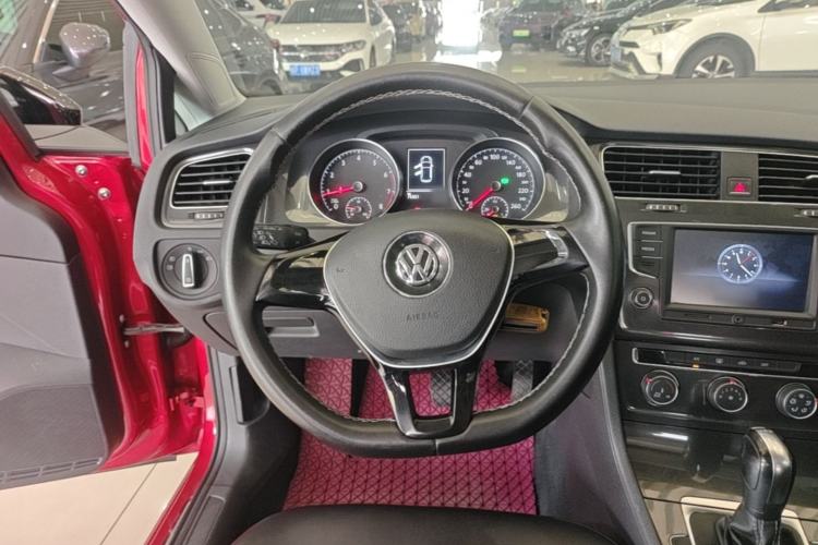 Used Volkswagen Golf 2017 230TSI Automatic Comfort Edition – Celebrating Milestone of One Million Units Steering Wheel
