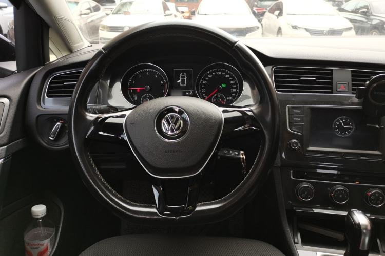 Used Volkswagen Golf 2017 230TSI Automatic Comfort Edition – Celebrating Milestone of One Million Units Steering Wheel