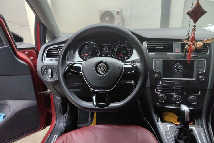 Used Volkswagen Golf 2017 230TSI Automatic Comfort Edition – Celebrating Milestone of One Million Units Steering Wheel