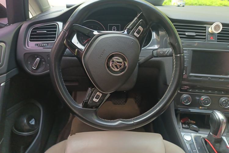 Used Volkswagen Golf 2017 230TSI Automatic Luxury Million-Vehicle Commemorative Edition Steering Wheel