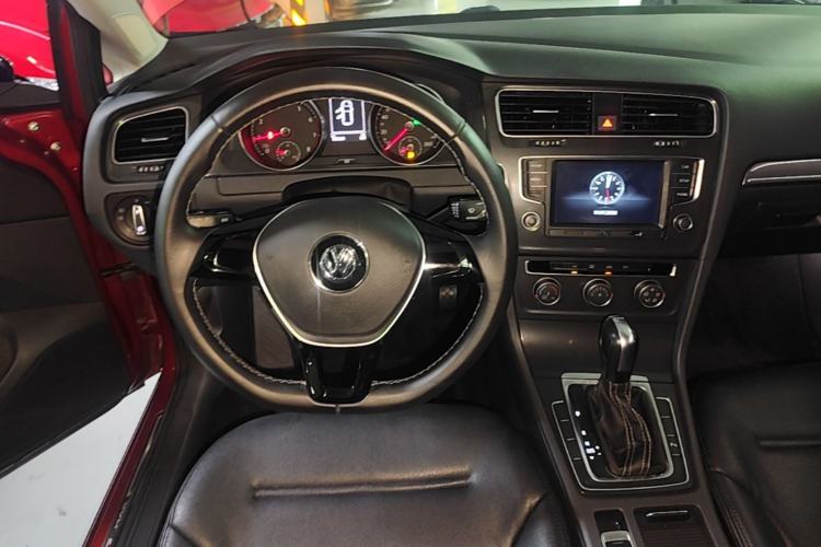 Used Volkswagen Golf 2017 230TSI Automatic Comfort Edition – Celebrating Milestone of One Million Units Steering Wheel