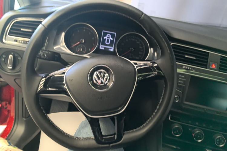 Used Volkswagen Golf 2017 230TSI Automatic Comfort Edition – Celebrating Milestone of One Million Units Steering Wheel