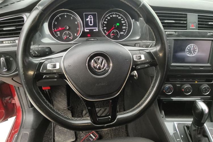 Used Volkswagen Golf 2017 1.6L Automatic Comfort Million-Vehicle Anniversary Edition Steering Wheel