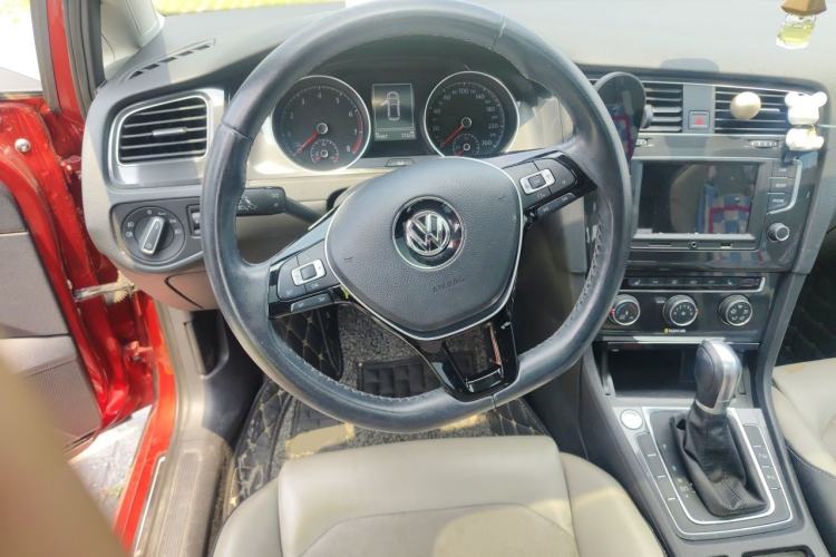 Used Volkswagen Golf 2017 230TSI Automatic Luxury Million-Vehicle Commemorative Edition Steering Wheel