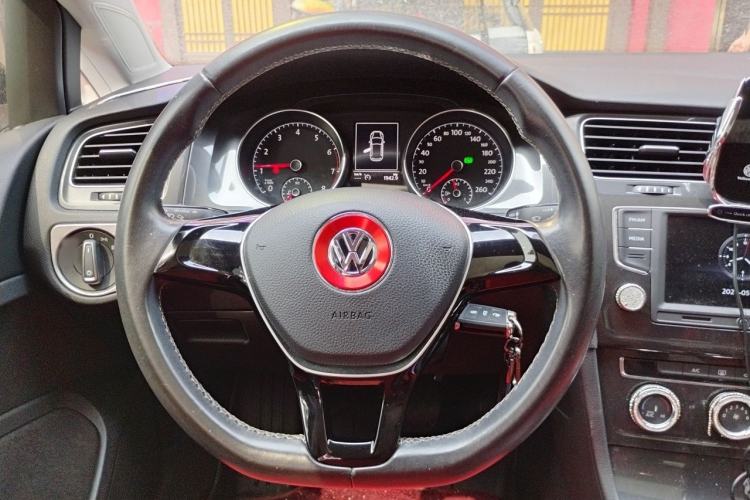 Used Volkswagen Golf 2017 1.6L Automatic Comfort Million-Vehicle Anniversary Edition Steering Wheel