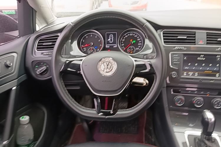 Used Volkswagen Golf 2017 230TSI Automatic Comfort Edition – Celebrating Milestone of One Million Units Steering Wheel