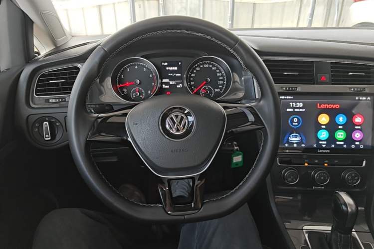 Used Volkswagen Golf 2017 230TSI Automatic Comfort Edition – Celebrating Milestone of One Million Units Steering Wheel