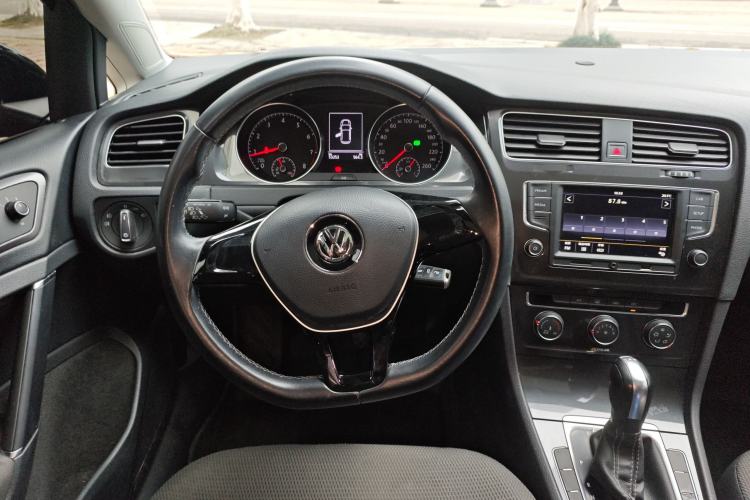 Used Volkswagen Golf 2017 230TSI Automatic Comfort Edition – Celebrating Milestone of One Million Units Steering Wheel