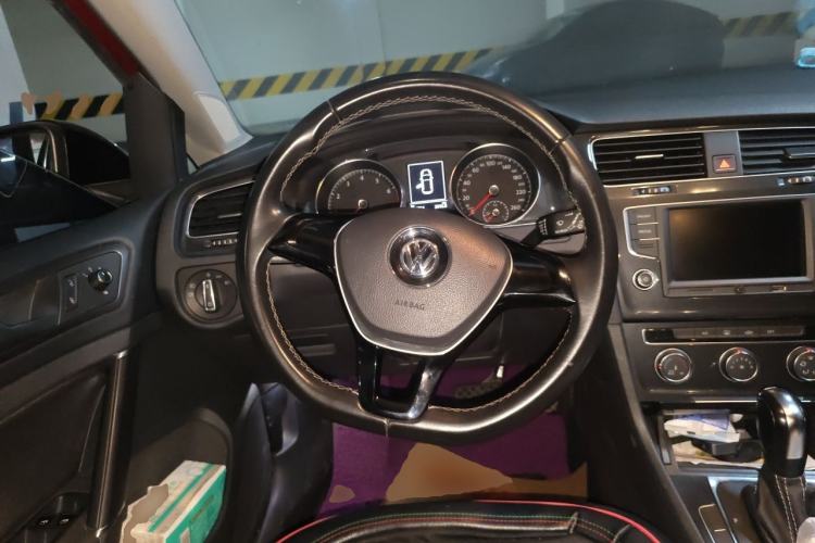 Used Volkswagen Golf 2017 1.6L Automatic Comfort Million-Vehicle Anniversary Edition Steering Wheel