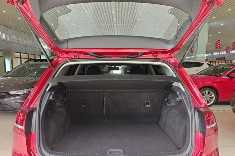 Used Volkswagen Golf 2017 230TSI Automatic Comfort Edition – Celebrating Milestone of One Million Units Trunk