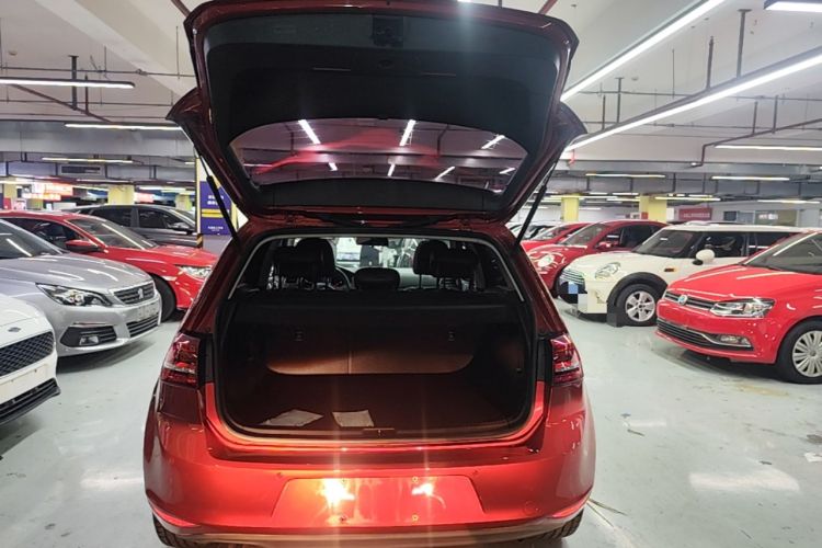 Used Volkswagen Golf 2017 230TSI Automatic Comfort Edition – Celebrating Milestone of One Million Units Trunk