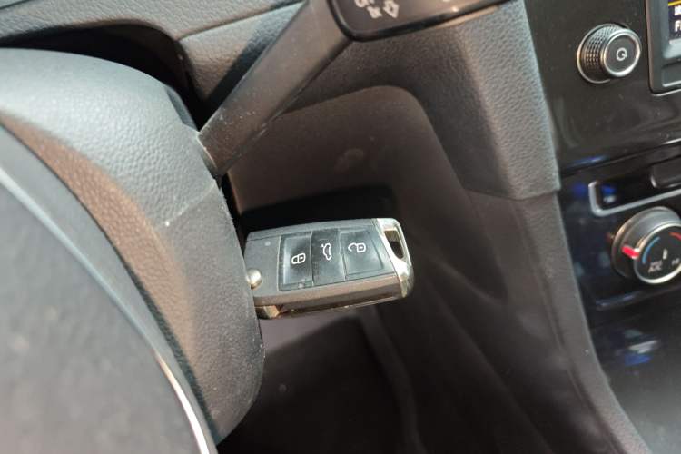 Used Volkswagen Golf 2017 230TSI Automatic Comfort Edition – Celebrating Milestone of One Million Units Vehicle Key