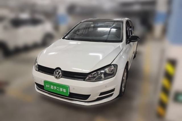 Ojetý Volkswagen Golf 2017 1.6L Automatic Comfort Million-Vehicle Anniversary Edition