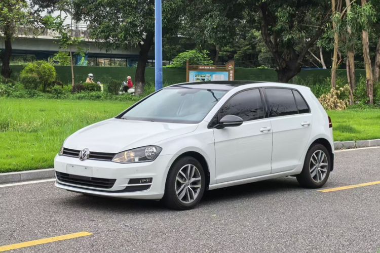 Used Volkswagen Golf 2017 230TSI Automatic Luxury Million-Vehicle Commemorative Edition Guazi used car, China used car export, Used car for sale, Used cars, Cheapest cars for sale