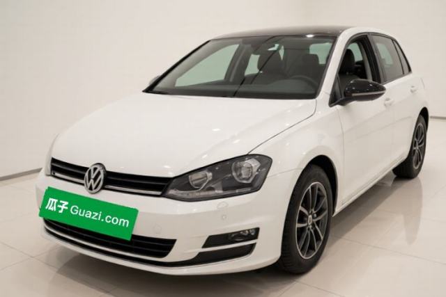 Volkswagen Golf 2017 230TSI Automatic Luxury Million-Vehicle Commemorative Edition مستعملة