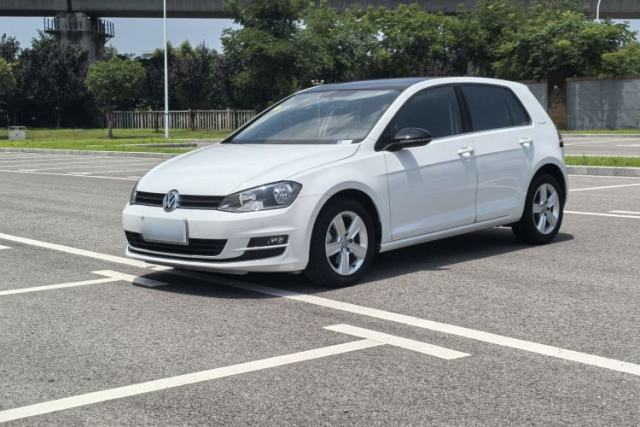 Ojetý Volkswagen Golf 2017 1.6L Automatic Comfort Million-Vehicle Anniversary Edition