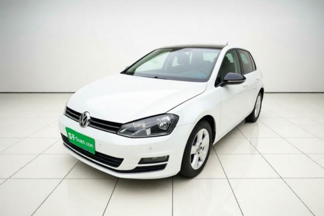 Ojetý Volkswagen Golf 2017 1.6L Automatic Comfort Million-Vehicle Anniversary Edition