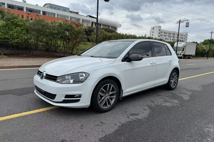 Used Volkswagen Golf 2017 230TSI Automatic Luxury Million-Vehicle Commemorative Edition Guazi used car, China used car export, Used car for sale, Used cars, Cheapest cars for sale