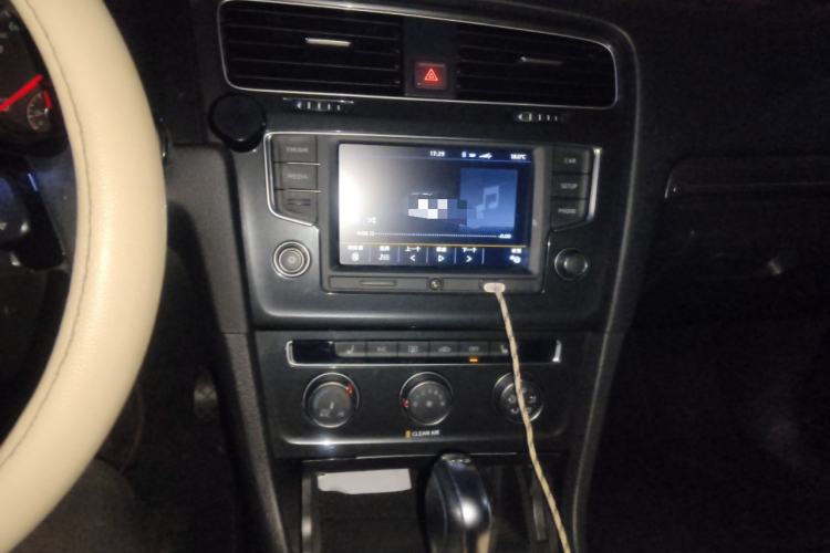 Used Volkswagen Golf 2017 230TSI Automatic Luxury Million-Vehicle Commemorative Edition Audio And AC Panel