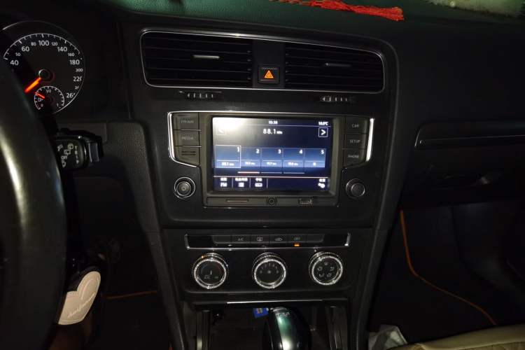 Used Volkswagen Golf 2017 230TSI Automatic Comfort Edition – Celebrating Milestone of One Million Units Audio And AC Panel