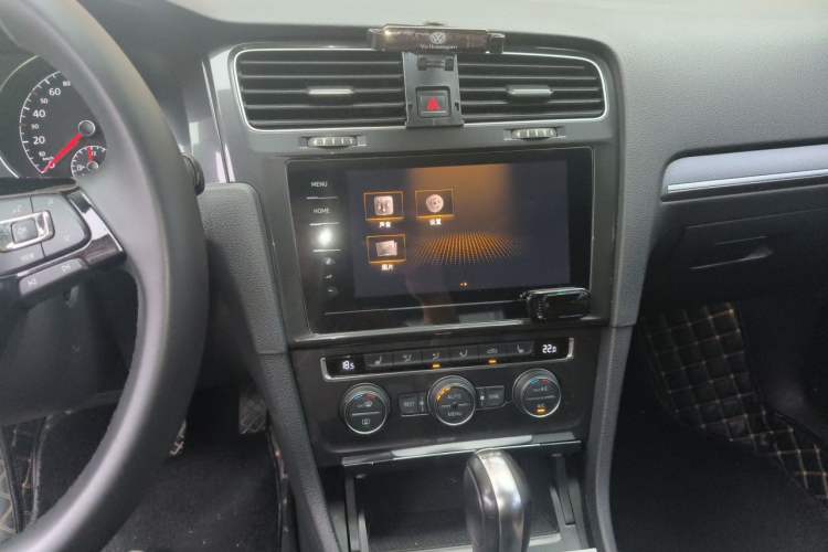 Used Volkswagen Golf 2017 230TSI Automatic Luxury Million-Vehicle Commemorative Edition Audio And AC Panel