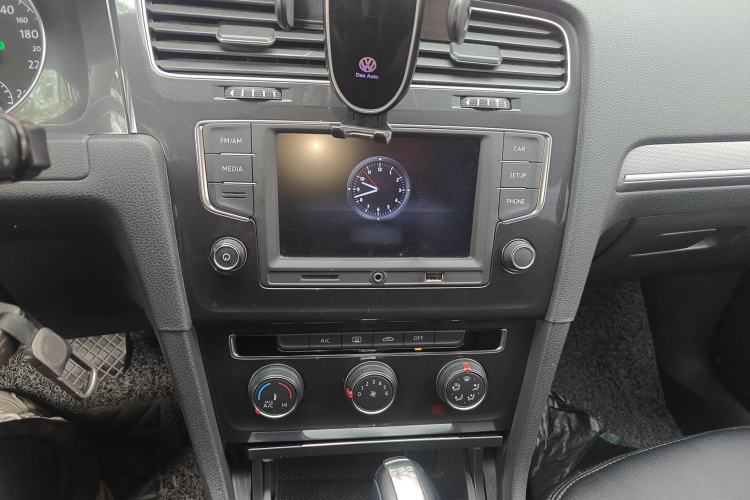 Used Volkswagen Golf 2017 230TSI Automatic Comfort Edition – Celebrating Milestone of One Million Units Audio And AC Panel
