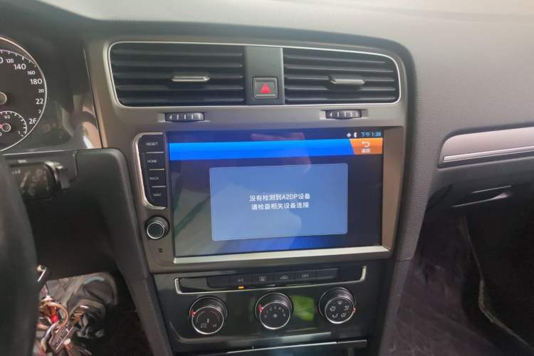 Used Volkswagen Golf 2017 1.6L Automatic Comfort Million-Vehicle Anniversary Edition Audio And AC Panel