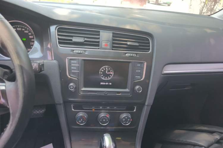 Used Volkswagen Golf 2017 230TSI Automatic Comfort Edition – Celebrating Milestone of One Million Units Audio And AC Panel