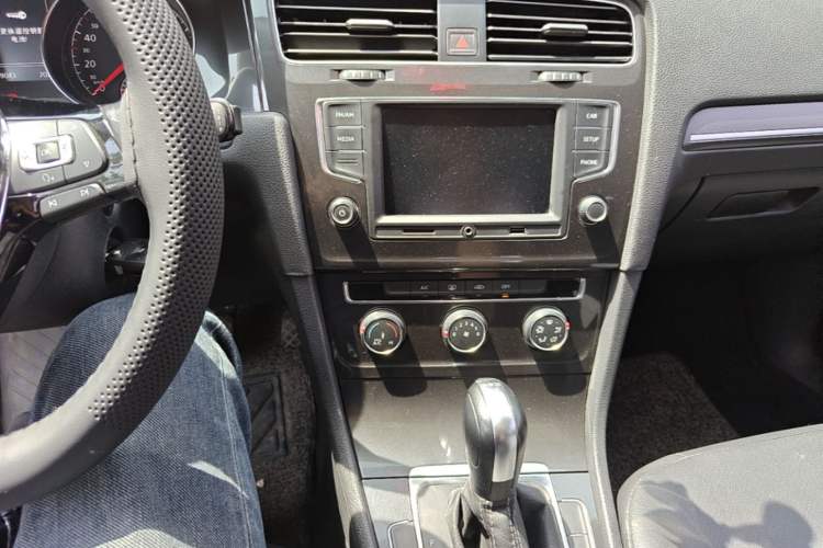 Used Volkswagen Golf 2017 230TSI Automatic Comfort Edition – Celebrating Milestone of One Million Units Audio And AC Panel