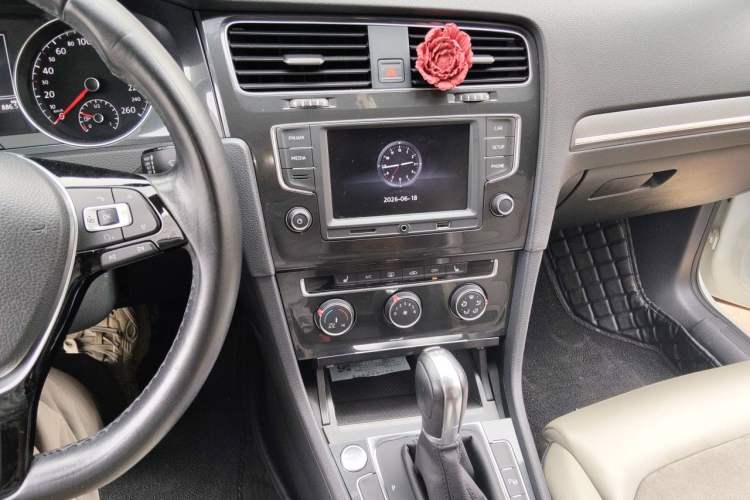 Used Volkswagen Golf 2017 230TSI Automatic Luxury Million-Vehicle Commemorative Edition Audio And AC Panel