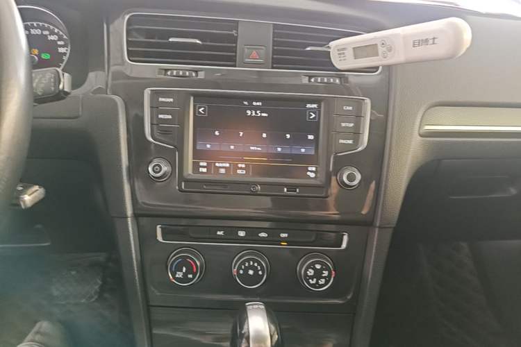 Used Volkswagen Golf 2017 230TSI Automatic Comfort Edition – Celebrating Milestone of One Million Units Audio And AC Panel
