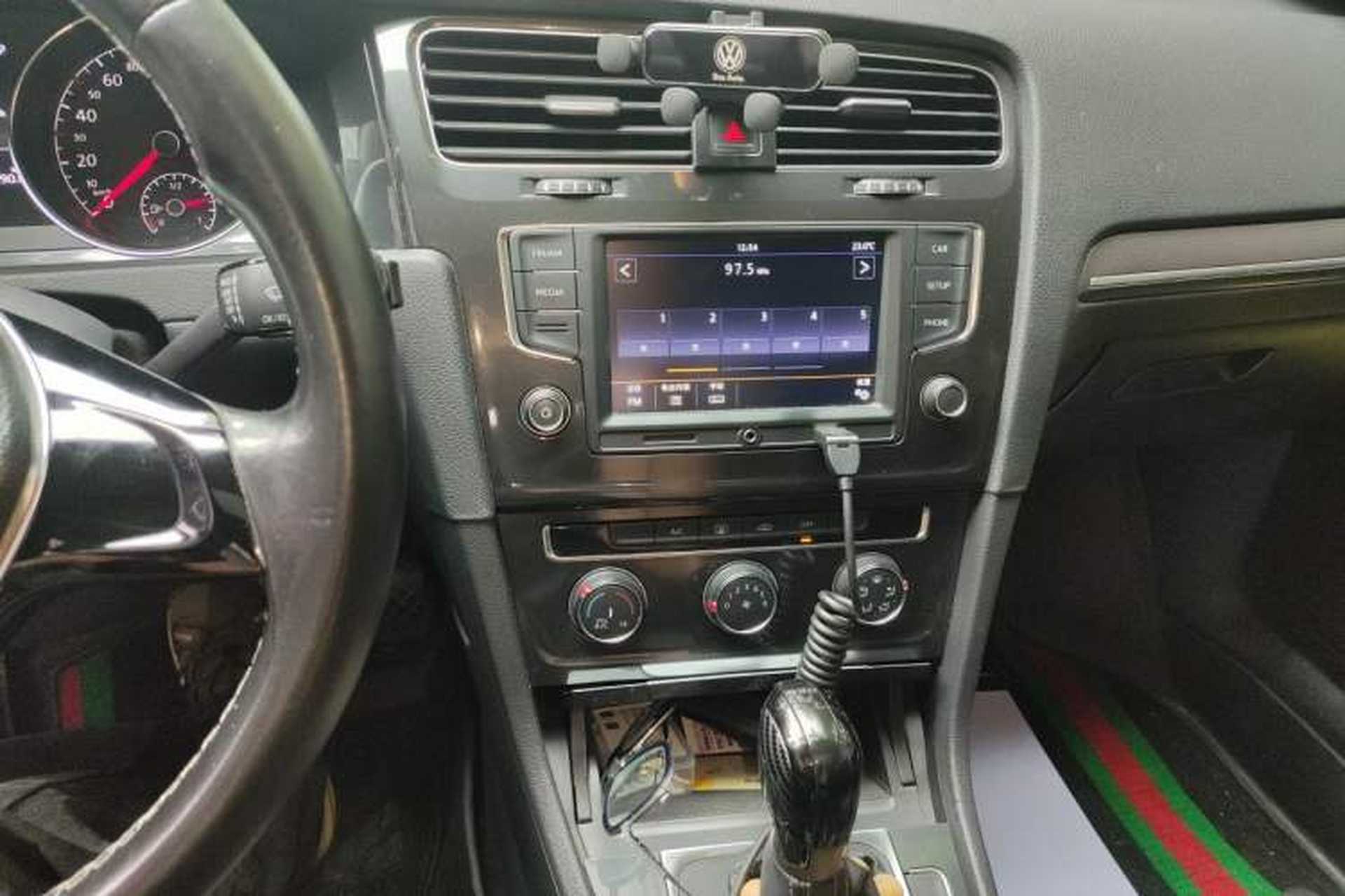 Used Volkswagen Golf 2017 1.6L Automatic Comfort Million-Vehicle Anniversary Edition Audio And AC Panel