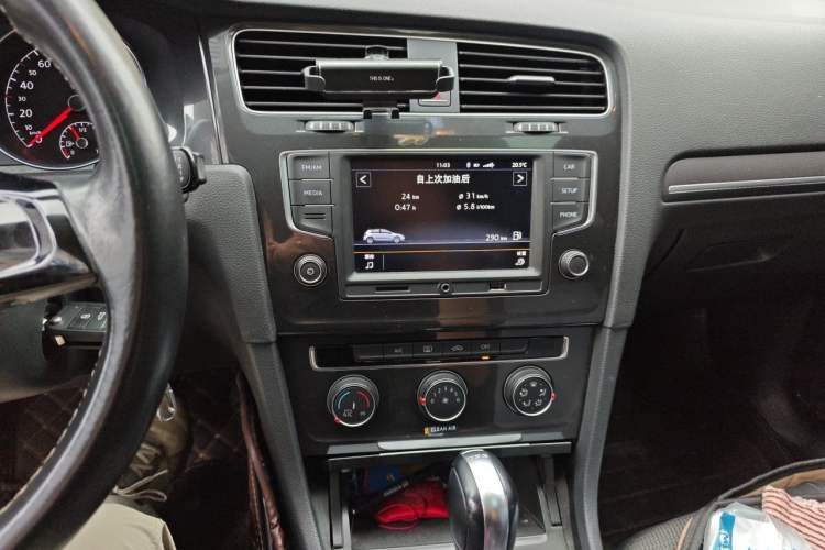 Used Volkswagen Golf 2017 230TSI Automatic Comfort Edition – Celebrating Milestone of One Million Units Audio And AC Panel
