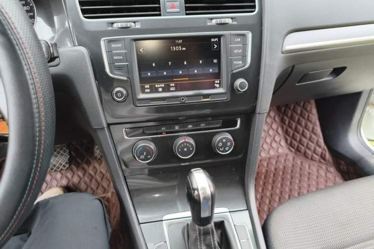 Used Volkswagen Golf 2017 230TSI Automatic Comfort Edition – Celebrating Milestone of One Million Units Audio And AC Panel