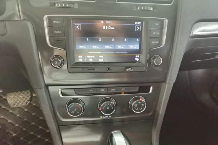 Used Volkswagen Golf 2017 1.6L Automatic Comfort Million-Vehicle Anniversary Edition Audio And AC Panel