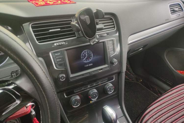 Used Volkswagen Golf 2017 230TSI Automatic Comfort Edition – Celebrating Milestone of One Million Units Audio And AC Panel