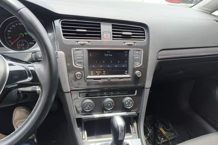 Used Volkswagen Golf 2017 230TSI Automatic Comfort Edition – Celebrating Milestone of One Million Units Audio And AC Panel