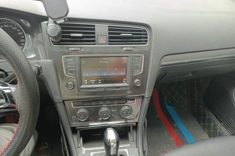 Used Volkswagen Golf 2017 230TSI Automatic Comfort Edition – Celebrating Milestone of One Million Units Audio And AC Panel