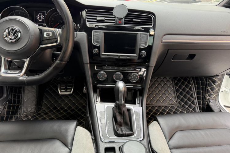 Used Volkswagen Golf 2017 280TSI Automatic R-Line Million-Vehicle Commemorative Edition Audio And AC Panel
