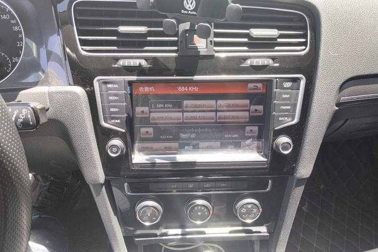 Used Volkswagen Golf 2017 1.6L Automatic Comfort Million-Vehicle Anniversary Edition Audio And AC Panel