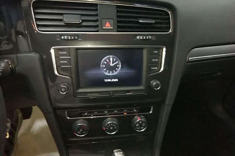Used Volkswagen Golf 2017 230TSI Automatic Luxury Million-Vehicle Commemorative Edition Audio And AC Panel
