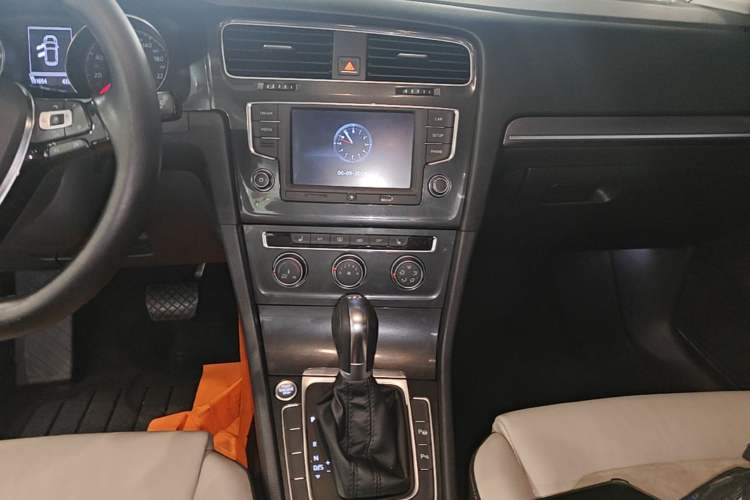 Used Volkswagen Golf 2017 230TSI Automatic Luxury Million-Vehicle Commemorative Edition Audio And AC Panel
