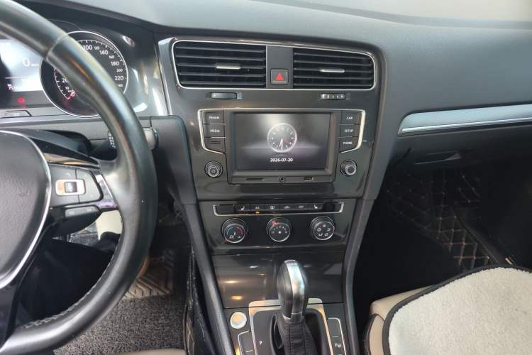 Used Volkswagen Golf 2017 230TSI Automatic Luxury Million-Vehicle Commemorative Edition Audio And AC Panel