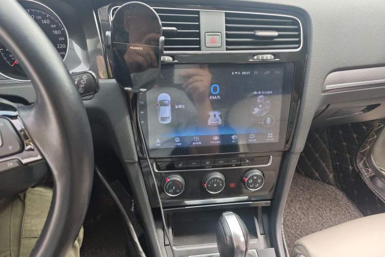 Used Volkswagen Golf 2017 230TSI Automatic Luxury Million-Vehicle Commemorative Edition Audio And AC Panel