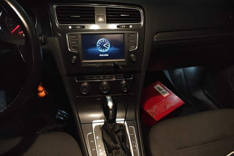 Used Volkswagen Golf 2017 230TSI Automatic Comfort Edition – Celebrating Milestone of One Million Units Audio And AC Panel