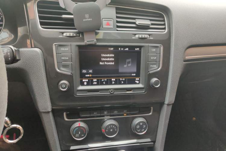 Used Volkswagen Golf 2017 1.6L Automatic Comfort Million-Vehicle Anniversary Edition Audio And AC Panel